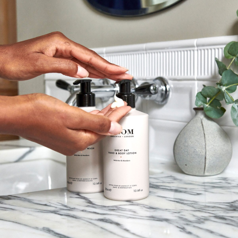 NEOM Great Day Hand & Body Wash 300ml - Image 2