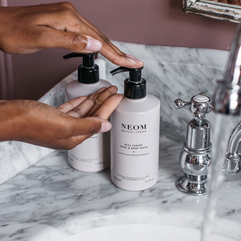 NEOM Real Luxury Hand & Body Wash 300ml - Image 2