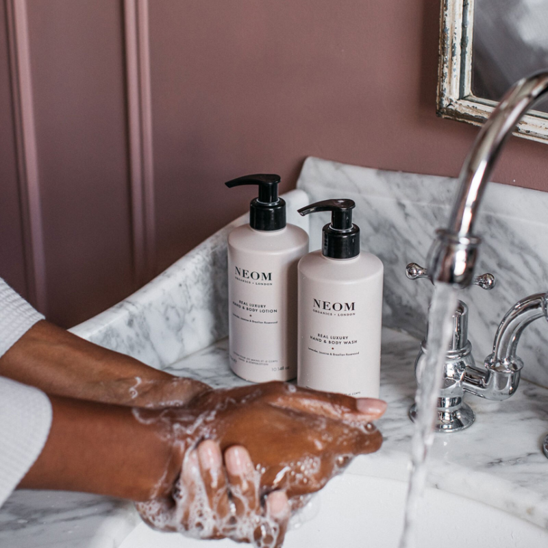 NEOM Real Luxury Hand & Body Wash 300ml - Image 3