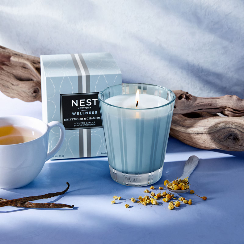 NEST New York Driftwood & Chamomile Classic Candle 230g - Image 3