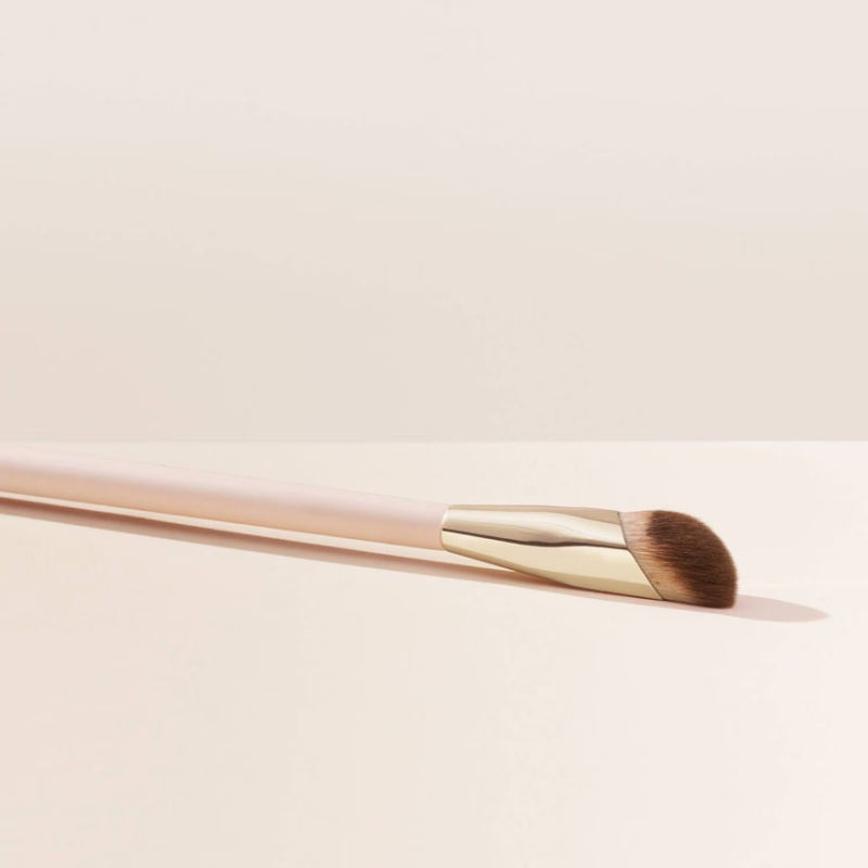 RARE BEAUTY Liquid Touch Concealer Brush - Image 3