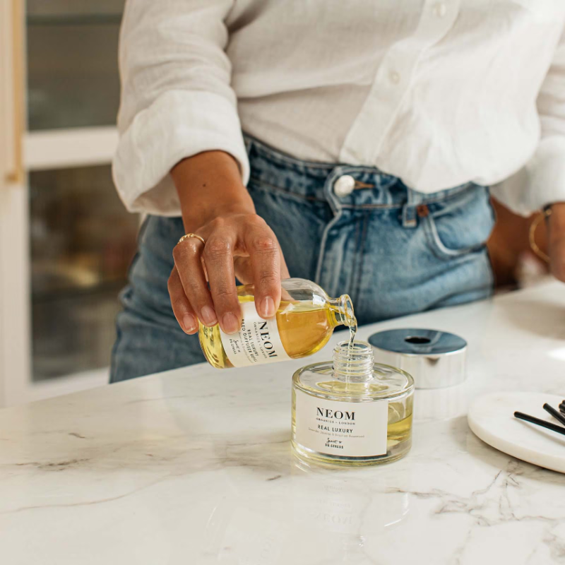 NEOM Real Luxury™ Reed Diffuser Refill 100ml - Image 2