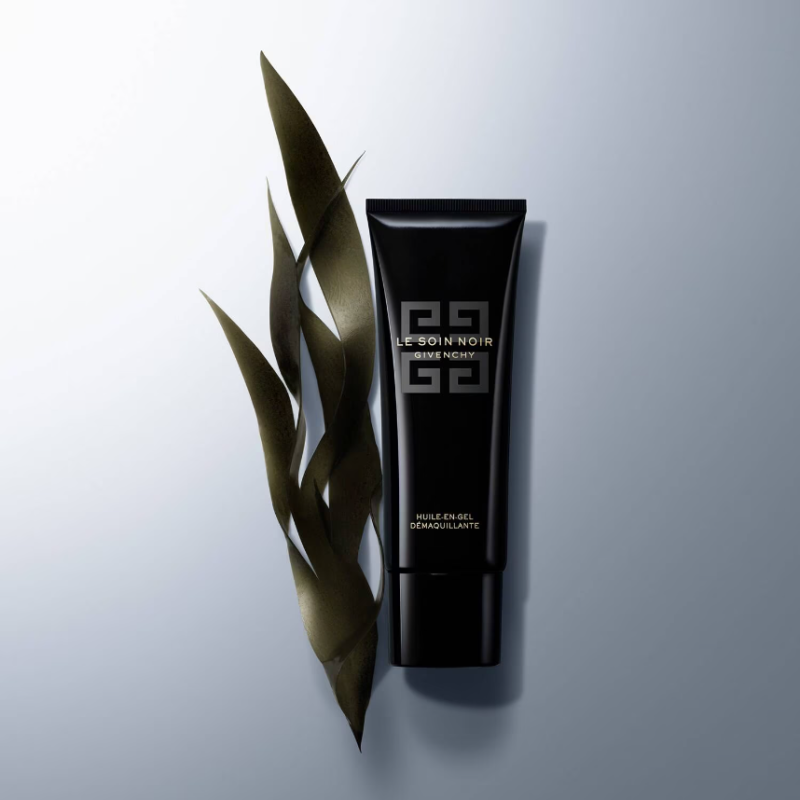 GIVENCHY Le Soin Noir Oil-In-Gel Makeup Remover 125ml - Image 3