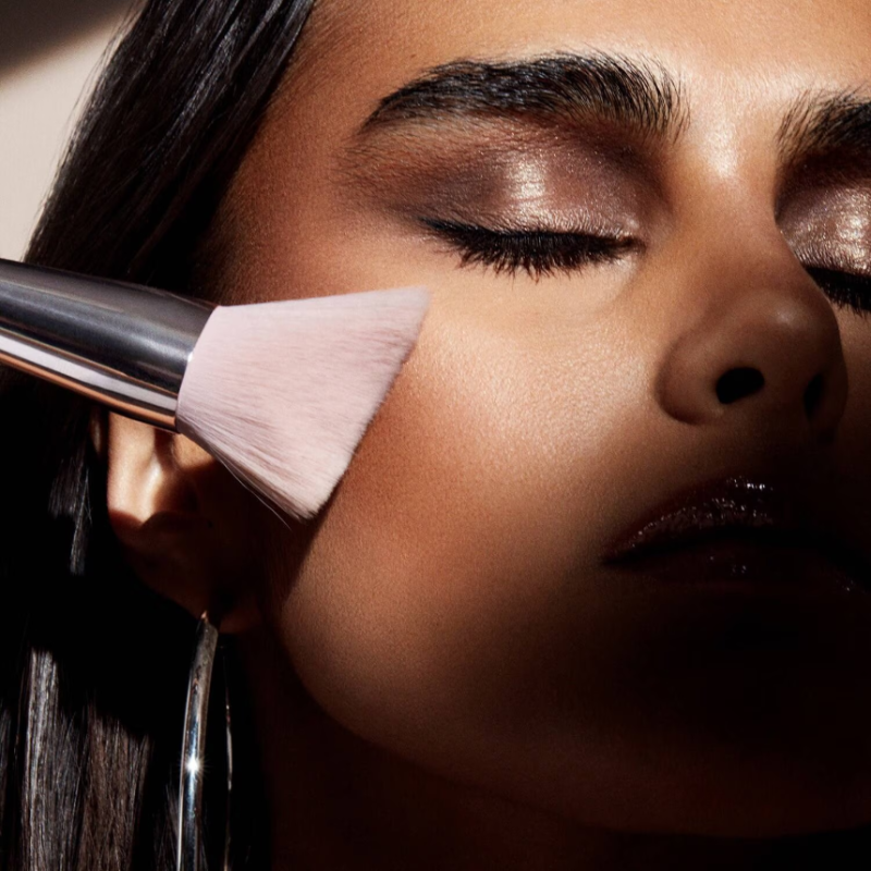 FENTY BEAUTY Cheek-Hugging Bronzer 190 Brush - Image 4