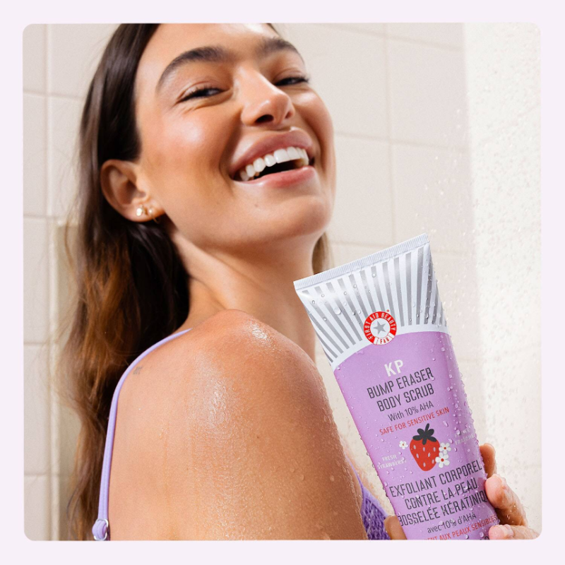 FIRST AID BEAUTY KP Smoothing Body Scrub 10% AHA Strawberry - Exfoliate bumps and chicken skin  226g - Image 3