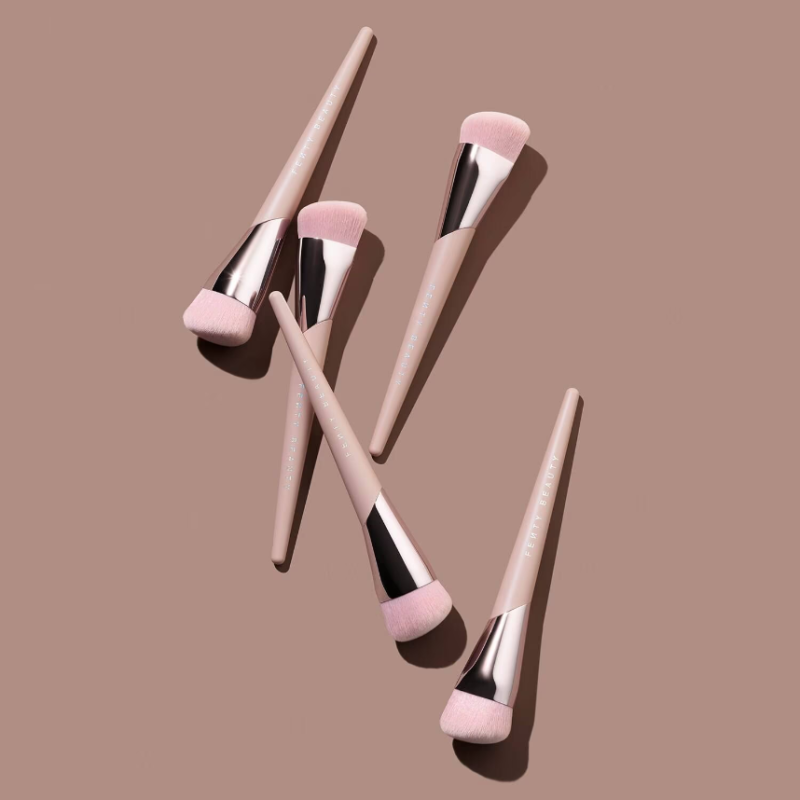 FENTY BEAUTY Natural Luminous Foundation Brush 145g - Image 2
