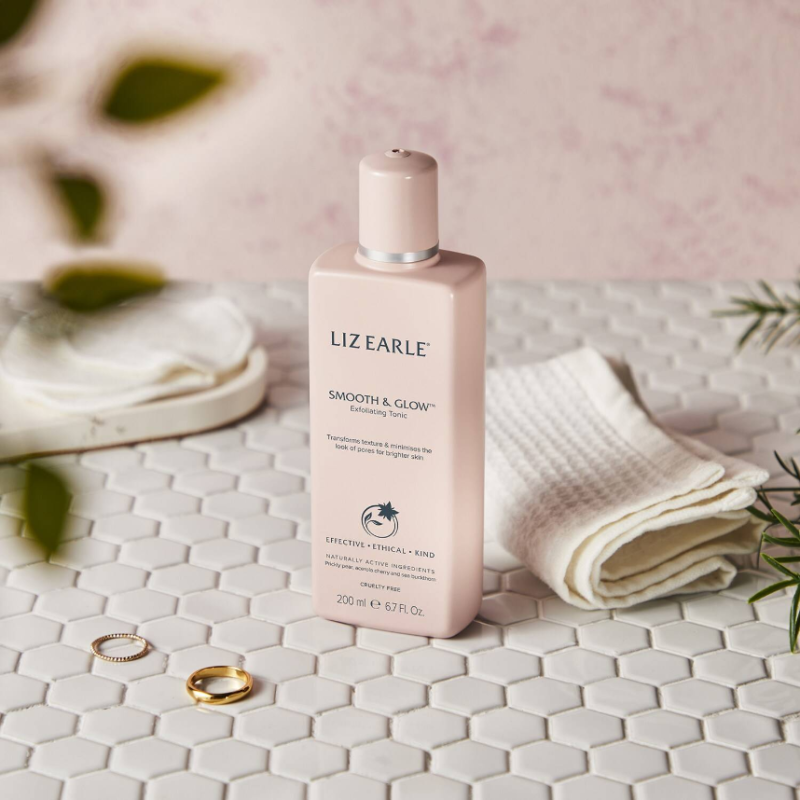 LIZ EARLE Smooth & Glow™ Exfoliating Tonic 200ml - Image 4