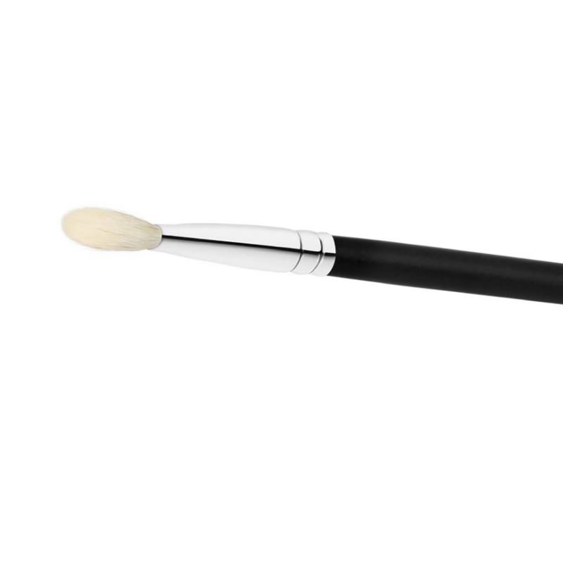 M.A.C 217s Blending Brush Brush - Image 2