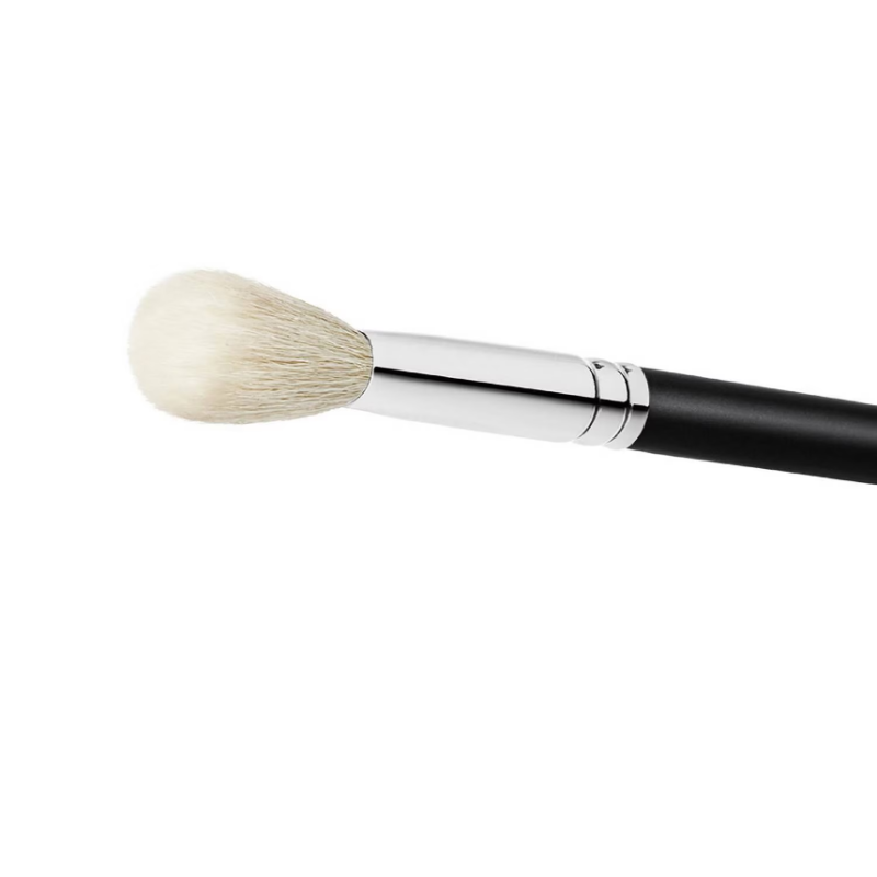 M.A.C 168s Large Angled Contour Brush Brush - Image 2